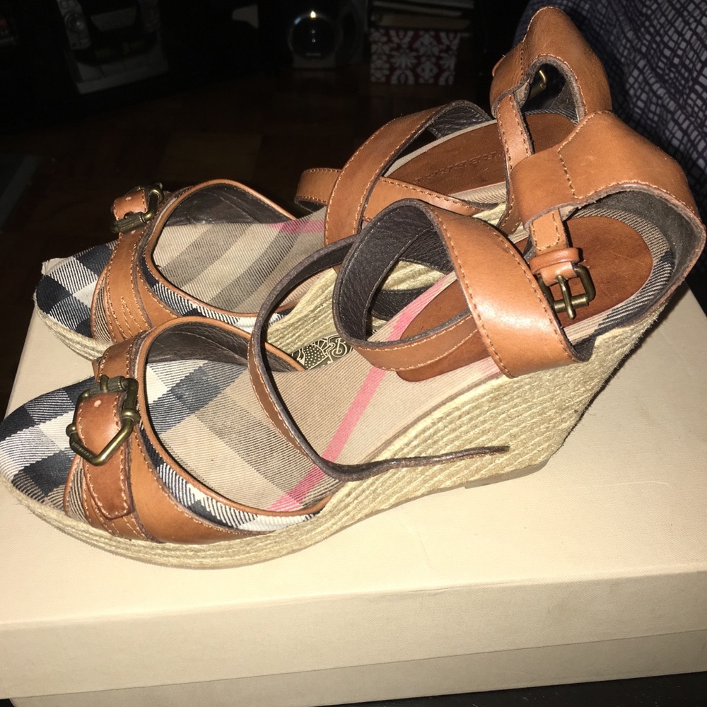 Burberry Thistleton Housecheck Sandals